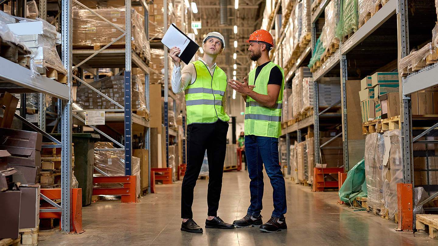 Lagerarbetare i ett höglager