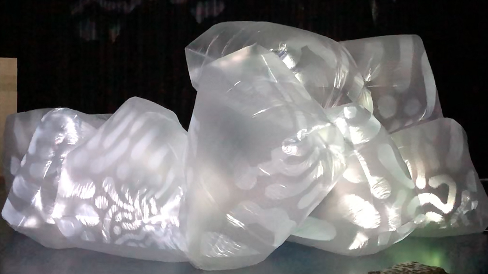 Exploration of digitally animated projection with analog moving form in an inflated spatial structure